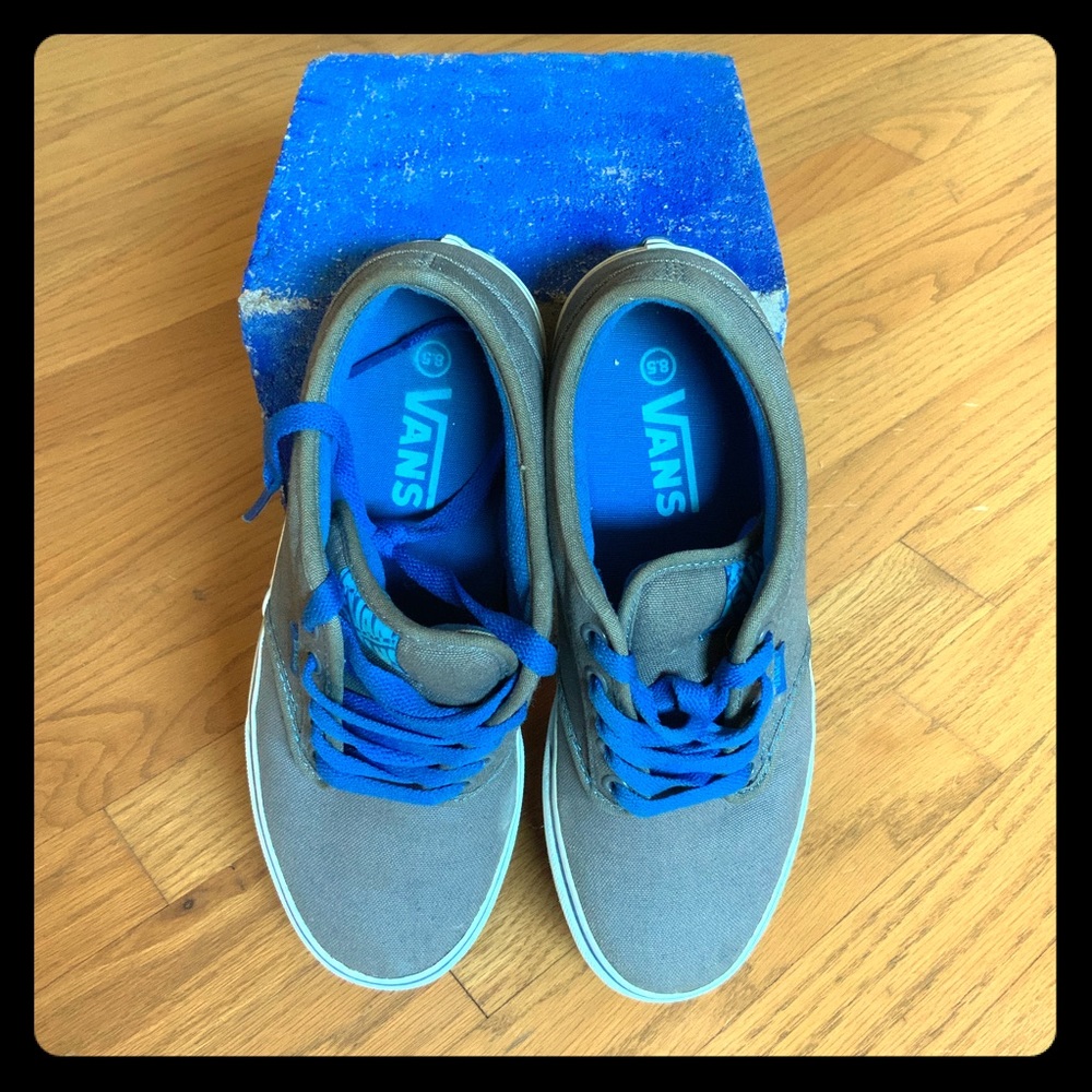 CLASSIC VANS Gray Canvas 8.5 Women’s w/ Blue Laces